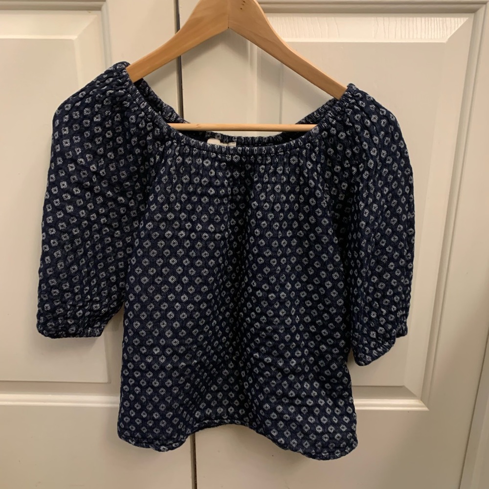 Stretchy navy top